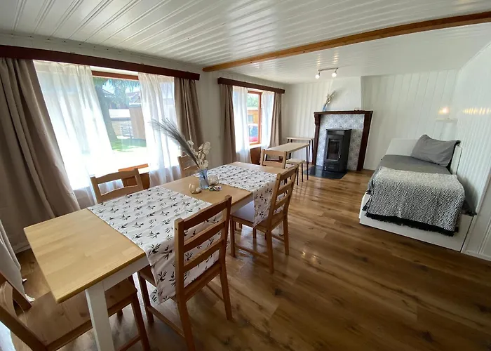 Cozy 2-Bedroom Bungalow