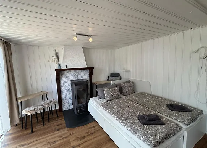 Cozy 2-Bedroom Bungalow