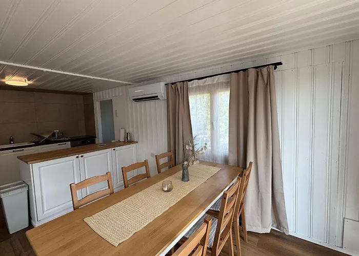 Cozy 2-Bedroom Bungalow